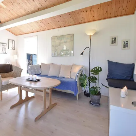 Three-bedroom Holiday In * אוטרופ