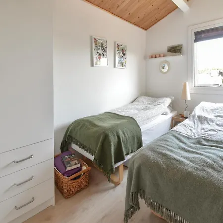 Three-bedroom Holiday In * אוטרופ