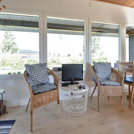 בית נופש Three-bedroom Holiday In אוטרופ