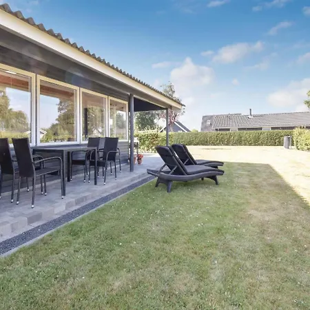 Three-bedroom Holiday In בית נופש אוטרופ